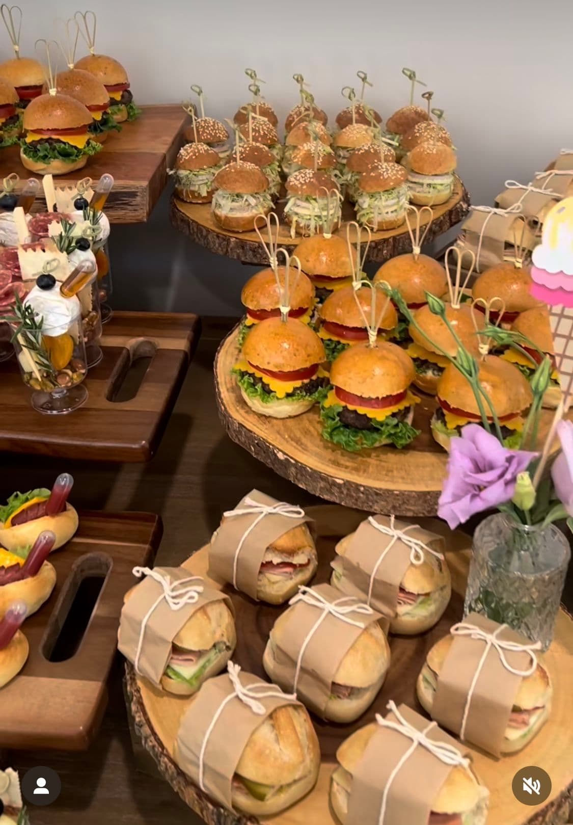 Mini burgers
